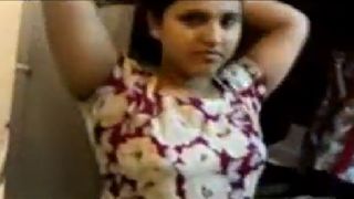बड़े स्तन बिहारी चाची नौकरानी के साथ टक्कर लगी
