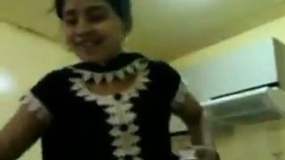 एक होटल में सेक्सी तमिल चाची