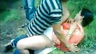 कश्मीरी चाची आउटडोर सेक्स क्लिप