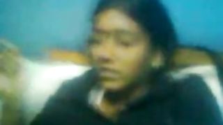 भारतीय कॉलेज लड़की कैम के सामने