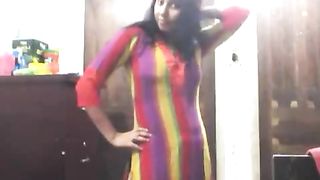 बांग्ला गर्म कॉलेज लड़की Aaliyas स्ट्रिपटीज एमएमएस