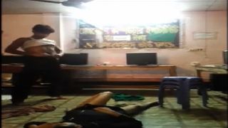 भारतीय घरेलू छात्र के साथ सहपाठी