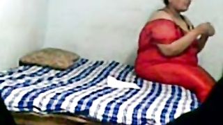 शरारती पत्नी पर छिपे हुए कैमरे