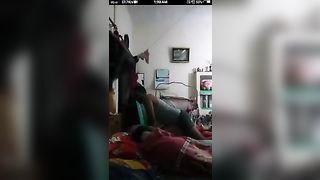 भारतीय नौकरानी उसके मालिक के सामने उसकी बहन