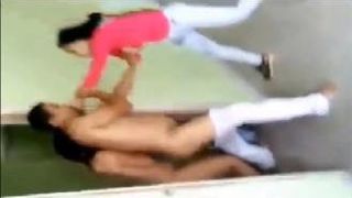 धोखा दे पत्नी के साथ सेक्सी भारतीय लड़की