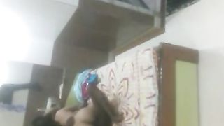 गर्म समूह सेक्स के लिए एक विवाहित भाभी