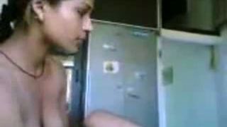 भारतीय सींग का बना लड़की के साथ प्रेमी