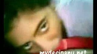 देसी कॉलेज लड़की पहली बार प्रेमी के साथ
