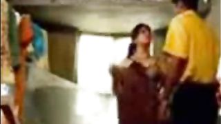 दुकानदार के साथ लड़की Costumer