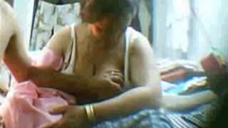 भारतीय चुदासी बड़े स्तन