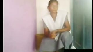 भारतीय छात्रों के साथ अपने कपड़े पर