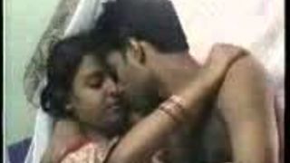 भारतीय भाभी उसे