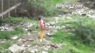 एक डंप ले सड़क पर