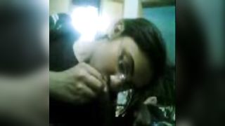 भारतीय किशोर लड़की दे और व्याख्यान