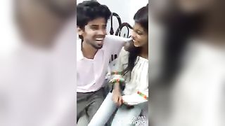 युवा कॉलेज लड़की देसी वीडियो एमएमएस लीक