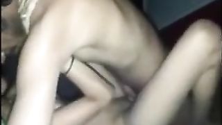 सेक्सी देसी किशोर प्रेमी के साथ प्यार करने पर घर