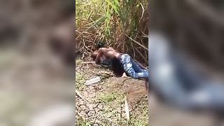 गांव के किशोर होने सेक्स में एक गन्ना क्षेत्र