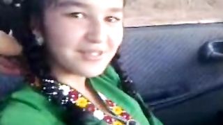 कश्मीरी किशोर कॉलेज लड़की स्तन दबाया चचेरे भाई द्वारा में चल रहा है कार