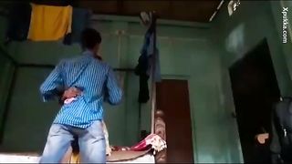 देसी युगल सेक्स कैम पर पकड़े