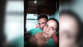 युवक के साथ उसकी शादी की गर्म बहन