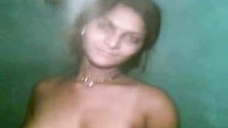 भारतीय गाँव बहन पहली बार घर के चचेरे भाई