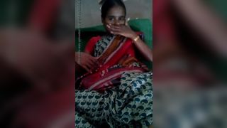 भारतीय गांव चाची प्रेमी के साथ घर का सेक्स एमएमएस