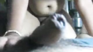 Busty गांव नौकरानी के साथ मालिक रसोई घर में कमरे