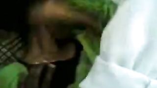 भारतीय देसी भाभी घर में सेक्स के साथ युवा किरायेदार