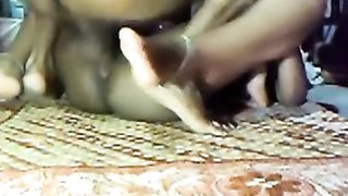 व्यभिचारी पति देखता है उसकी पत्नी गड़बड़