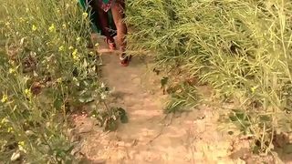 सरसों के खेत मे सासुर जी ने जबरदस्ती चोद दिया