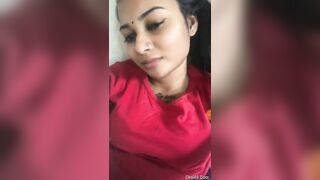 इंडियन लड़की ने थूक लगाकर मसले अपने कसैले बूब्स