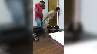 इंडियन बॉस और पर्सनल असिस्टेंट ने ऑफिस में चुप चुपके की चुदाई