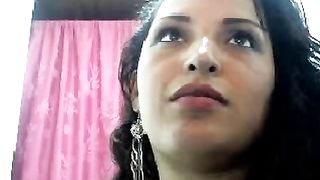 सविता भाभी कैम पर लड़की की तरह दिखती हैं