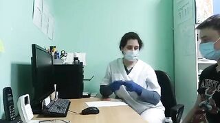 लेडी डॉक्टर ने किया पेशंट लड़के के लंड का इलाज