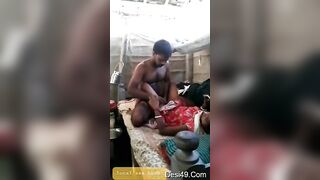पड़ोसी औरत के झोपड़े में जाकर यार ने की चुदाई