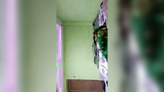 18 साल की चचेरी बहन पर हावी होकर उसकी चुदाई करता 26 साल का भाई