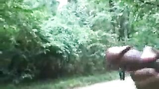 राह गुजरती अनजान औरत के सामने मुट्ठ मारकर माल गिराया