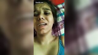 मुंह खोलकर बड़ी मुश्किल से बॉयफ्रेंड का लंबा लंड चूत में लेती लड़की