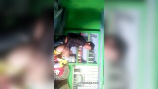 घागरा ऊपर उठाकर पड़ोसी यार से किचन में चुदी गुजराती औरत