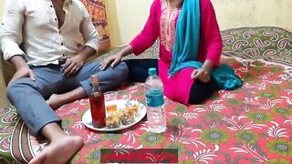 दारू और चखने के साथ चूत चोदने का असली मजा!