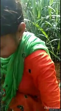 खेतों में चुदाई करते ५ लफड़ेबाज देसी ...