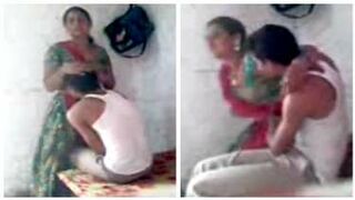 पडोसी की गुजराती बीवी के साथ गुलछर्रे उडाता ठरकी आदमी