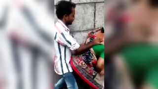 मुंबई कामाठीपूरा वाली रंडी की बीच सड़क चुदाई