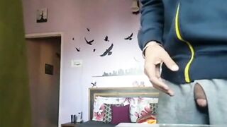कामवालियों के सामने लंड हिलाते ठरकी घरमालिक