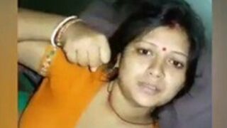 सेक्सी रीना भाभी को पडोसी ने चोदा रात में