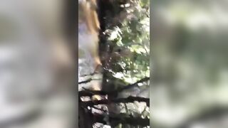 नदी किनारे लंड चोदती लड़की