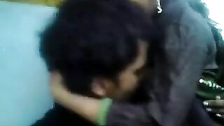 प्रेमी को चूचा चुसाती लड़की