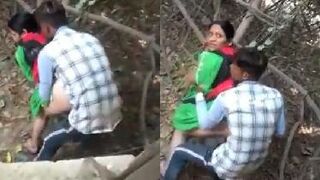 झाड़ियों में चुद्वाती हुई देसी रंडी पकड़ी गई
