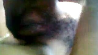 गाँव की रांड हँसते हँसते लंड ले गई