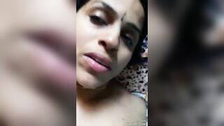 खूबसूरत रंडी से लंड चुसाया